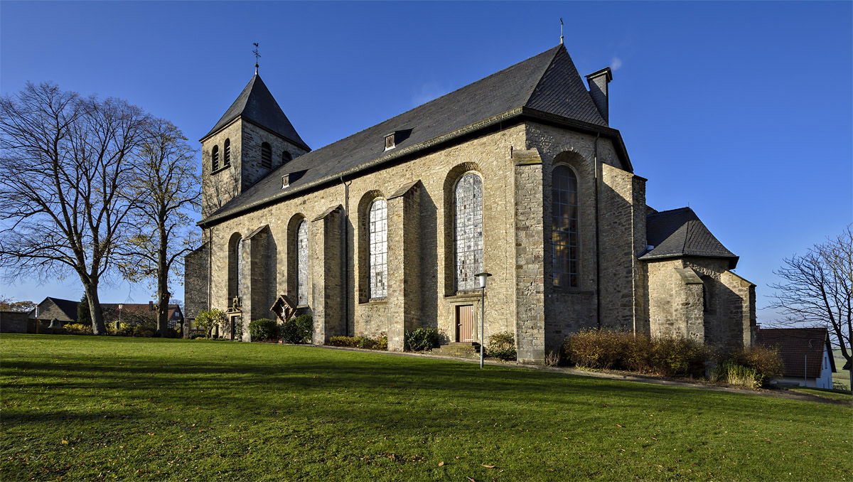 Kirche Mariä Himmelfahrt Pömbsen aussen