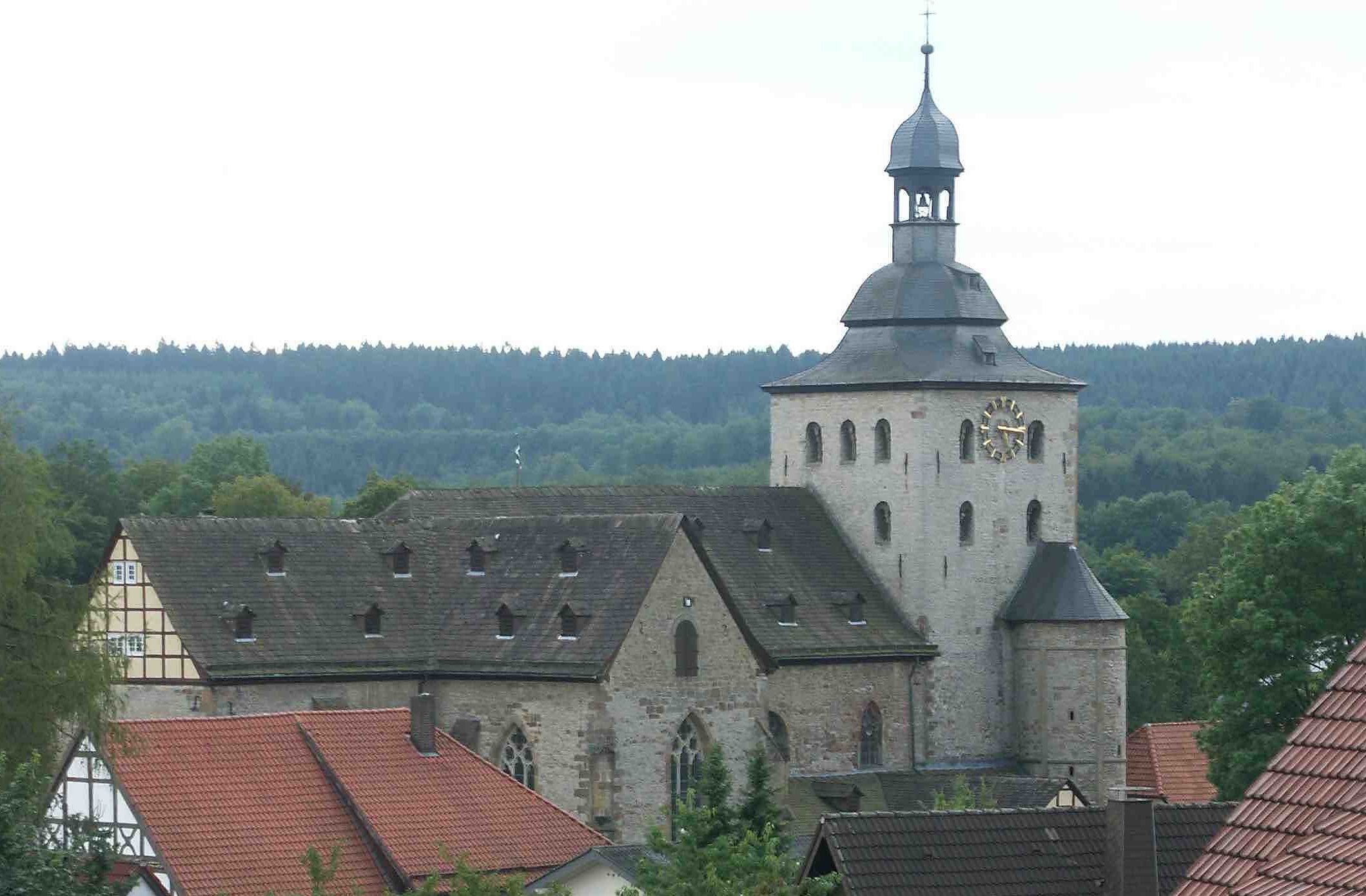Kirche St. Saturnina Neuenheerse