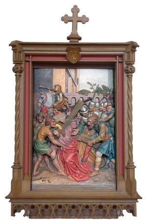 Station V: Simon von Zyrene hilft Jesus das Kreuz zu tragen